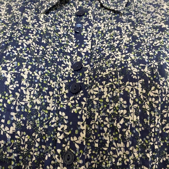 Liz Claiborne Floral Button Top - Picture 3 of 3